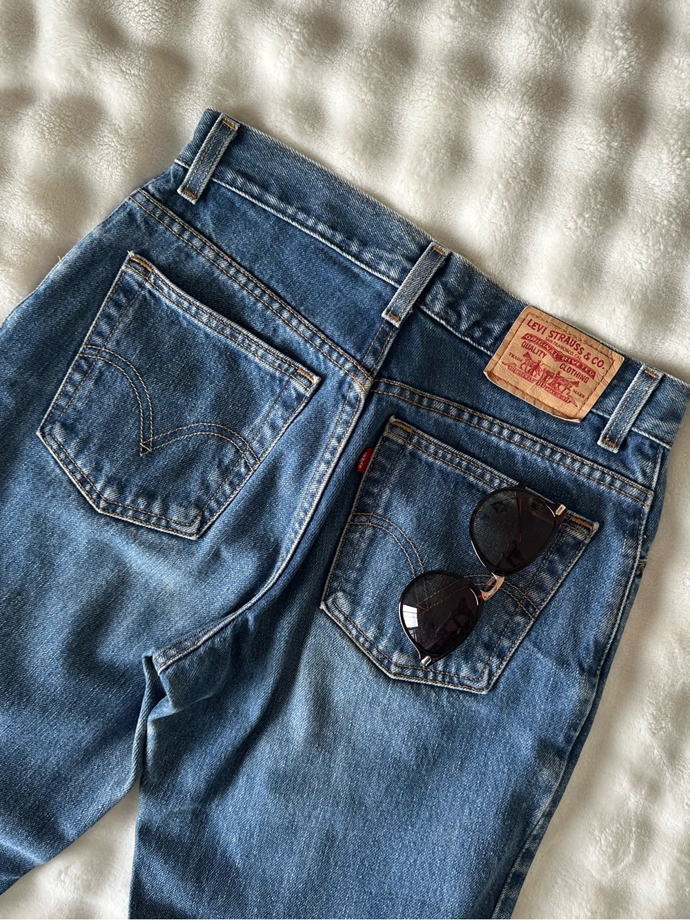 🧵Vintage Levi's Women’s Classic Straight Blue Denim Jeans